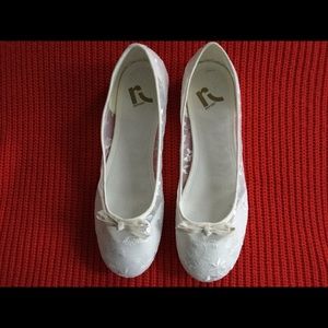 Report white lace flats
